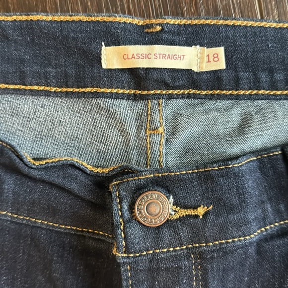 NWOT Levi's Dark Blue  Jeans Classic Straight - 18 - Picture 2 of 4